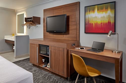 Studio Inn and Suites at Promenade Downey, Room
