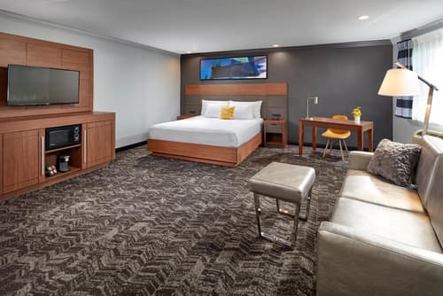 Studio Inn and Suites at Promenade Downey, Room