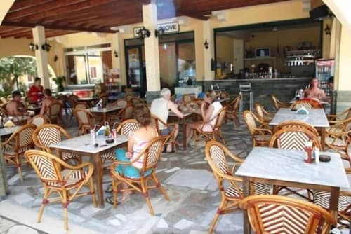 Complex Lemon Grove, Restaurant