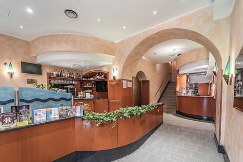 Hotel Italia, Interior entrance