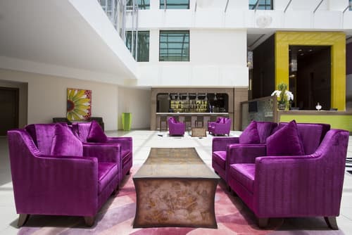 Traders Hotel, Qaryat Al Beri, Lobby sitting area