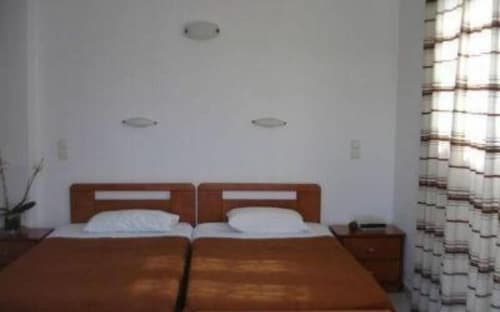 Peter's Studio, Room