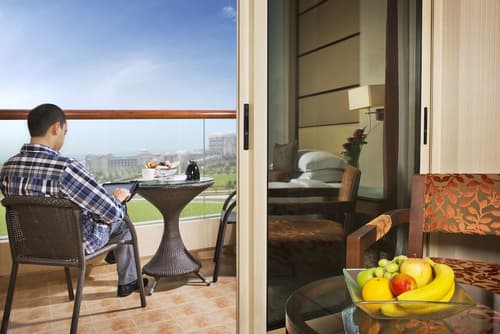 Khalidiya Palace Rayhaan by Rotana, Room