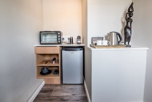 Corner House Residence, Private kitchen