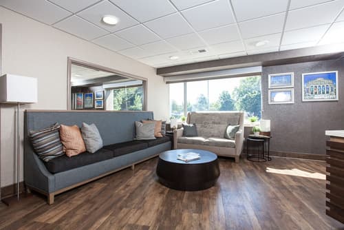 Carlton Inn Midway, Lobby