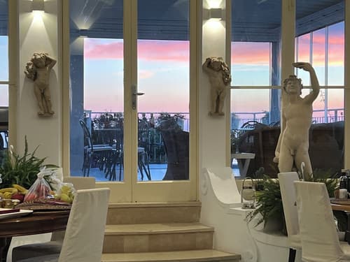 Hotel La Reginella, Reception