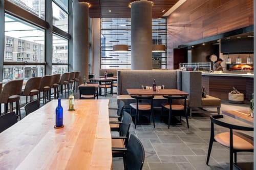 Hyatt Regency Seattle, Restaurant