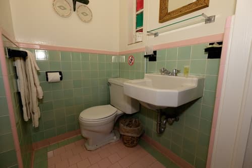 Antelope Lodge, Room