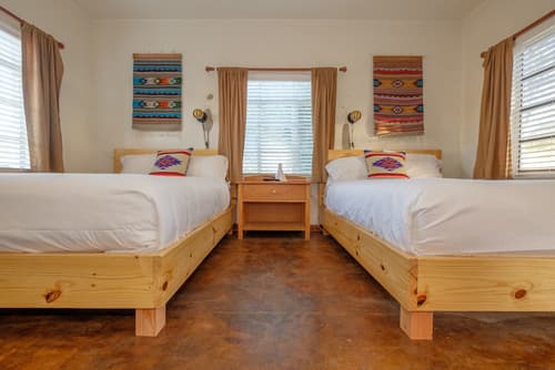 Antelope Lodge, Room