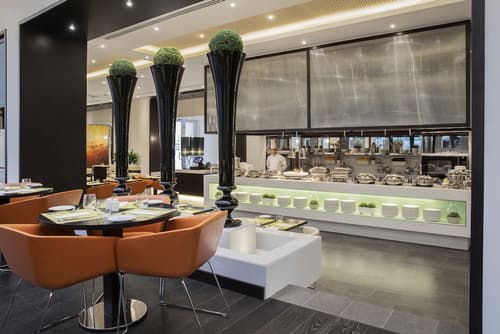 Centro Olaya, Restaurant