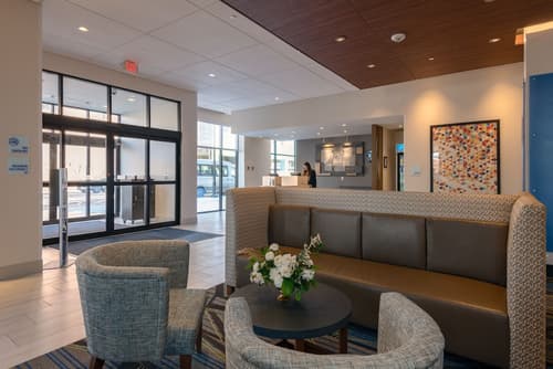 Holiday Inn Express & Suites Tulsa Downtown by IHG, Interior entrance