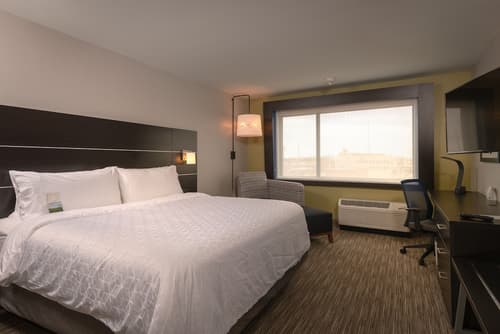 Holiday Inn Express & Suites Tulsa Downtown by IHG, Room