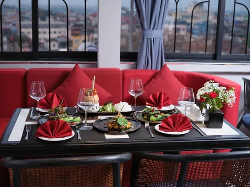 Shining Central Hotel & Spa