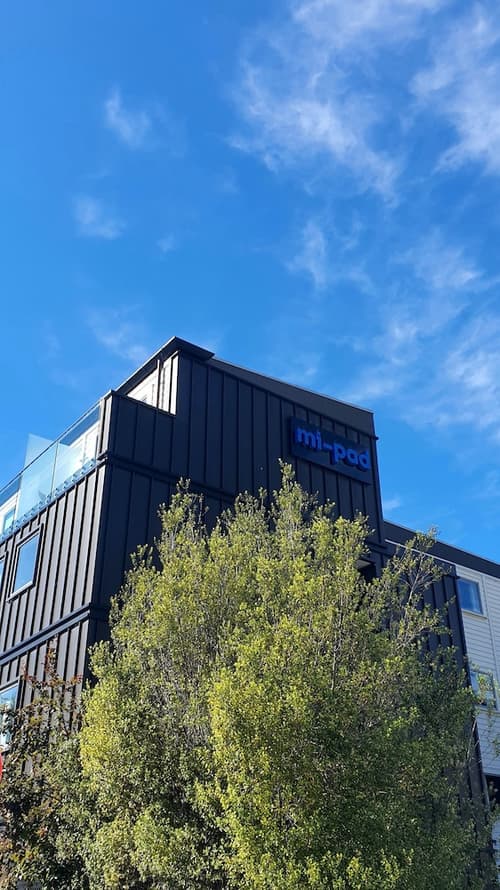 Mi-pad Queenstown, Exterior