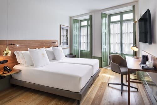 One Shot Aliados Goldsmith, Room