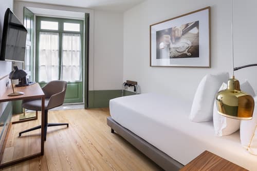 One Shot Aliados Goldsmith, Room