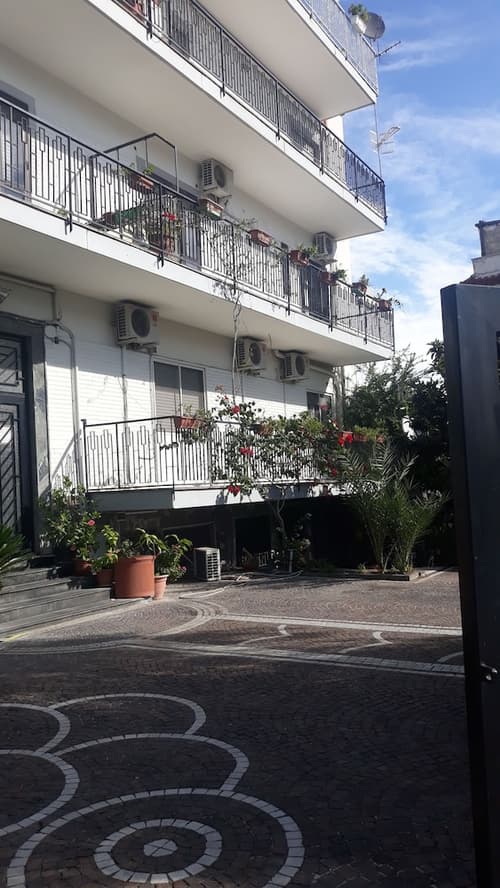 B&B Arena, Front of property