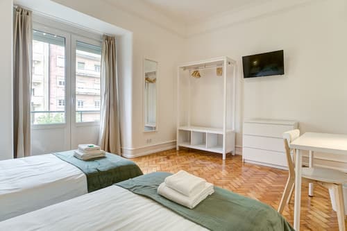 Home Out Rooms & Apartments, Room