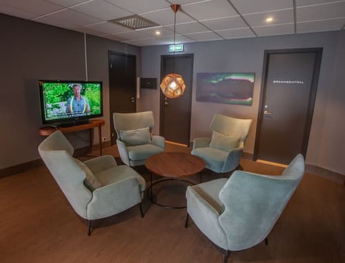 F2 Hotel Harstad, Reception