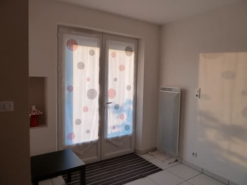 En Rouge et Noir, Living area