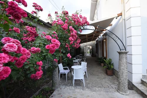 Rose Garden Hotel, Terrace/patio