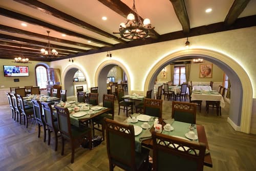 Rose Garden Hotel, Restaurant