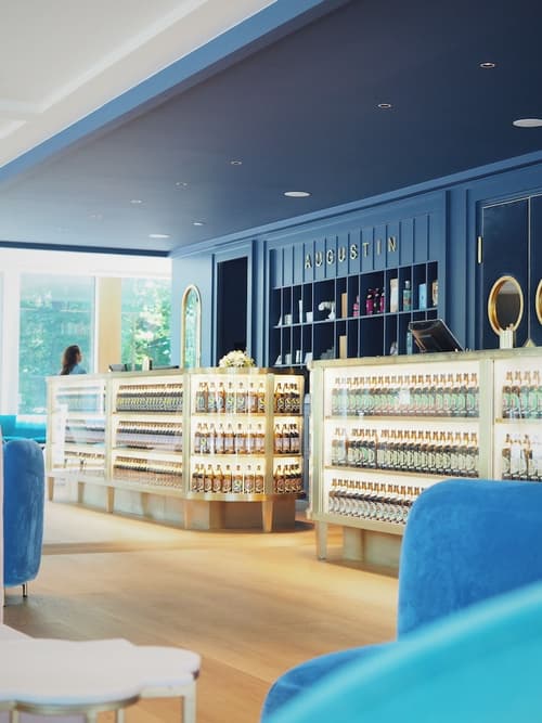 Augustin Hotel, Reception