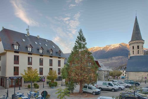 Hotel Ribaeta, Primary image