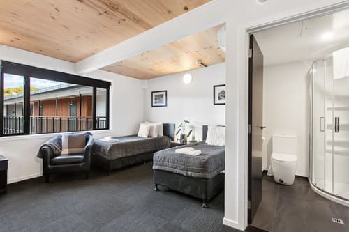 Bealey Quarter, Room