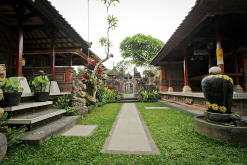 Awan Bali House, Property grounds