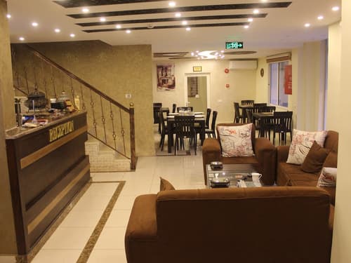 Shaqilath Hotel, Nail salon