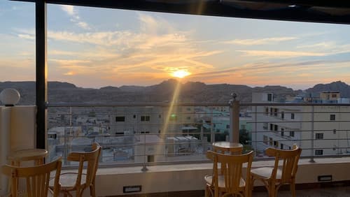 Shaqilath Hotel, Restaurant