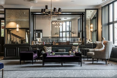 Hotel Victoria, Reception