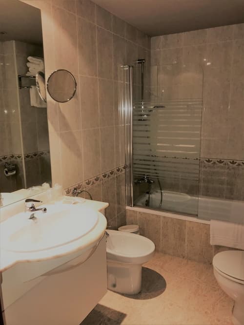 Hotel & Spa Niunit, Bathroom