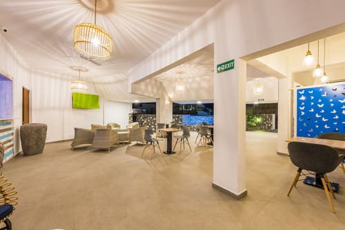 Azur Paradise, Lobby