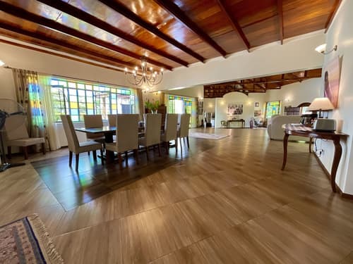 Pink Flamingo Boutique Hotel, Interior entrance