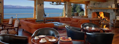 Cacique Inacayal Lake & Spa Hotel, Lobby sitting area