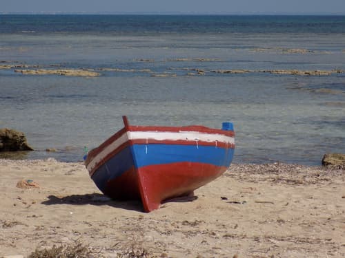 House Dar Mamina, Beach