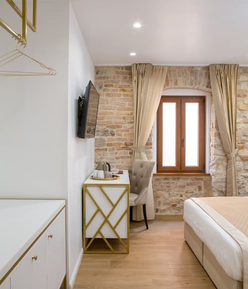 Le Premier Luxury Rooms