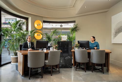 H10 Palacio Colomera, Reception