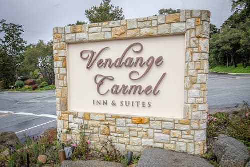 Vendange Carmel Inn & Suites