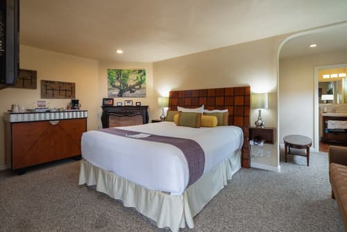 Vendange Carmel Inn & Suites
