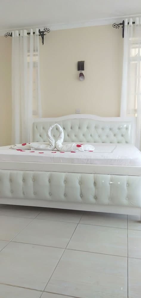 Royal Homes-JKIA, Room