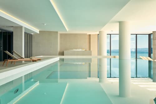 Amphora Hotel, Indoor pool