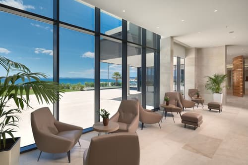 Amphora Hotel, Interior entrance