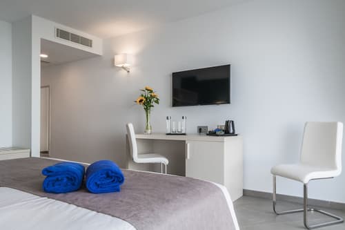 Aparthotel Esquinzo Y Monte Del Mar, Room