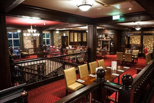 Dillons Hotel, Restaurant