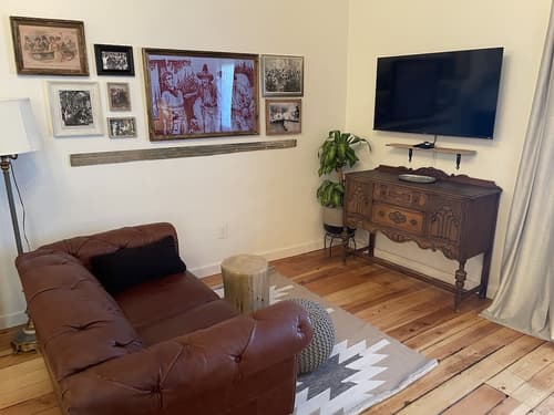 Painted Lady Bed & Brew, Living area