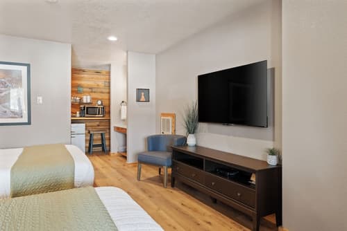 Duck Creek Village Inn, Room