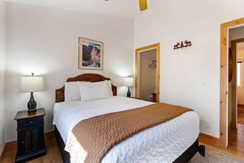 Duck Creek Village Inn, Room